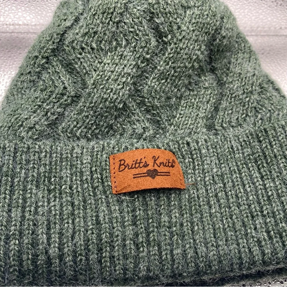 Mainstay Women’s Unique Weave Fuzzy Plush Pom Knit‎ Hat Green